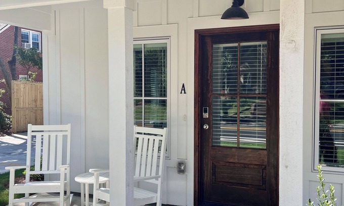 Auburn Cottage | Chic 1BR Cottage in Downtown Auburn - Rated 10/10!