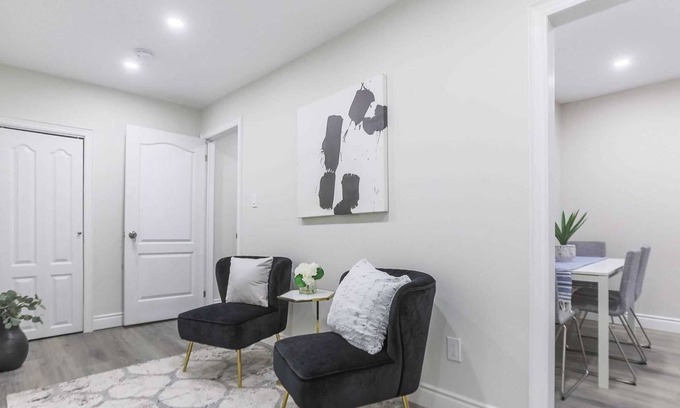 Stratford Apartment | New Luxury 2-Bed Escape, 4K TV, Walk to Downtown