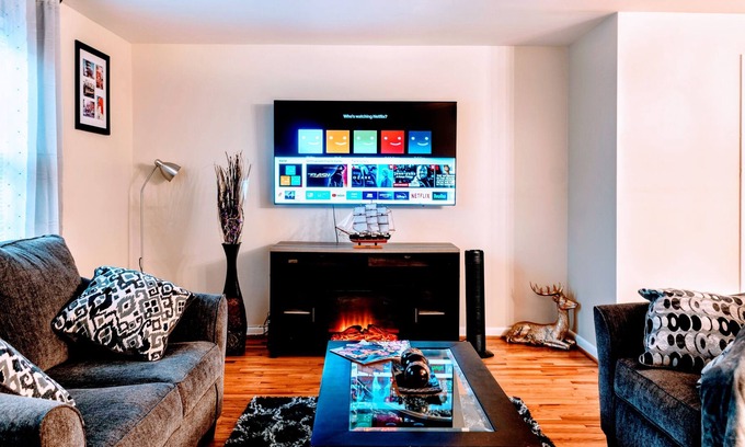 Garrison House | New 3BR Townhome with Free Wifi, Parking & High Review Score