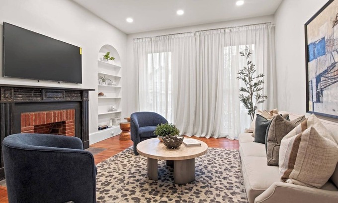 Palmyra Apartment | New Stylish Apartment with King Beds & En Suite Bathrooms