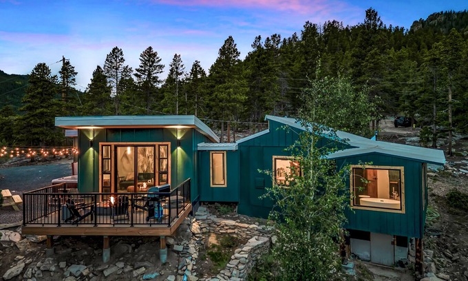 Golden Cabin | Exquisite Cabin Retreat with Denver Views & Pet-Friendly Amenities