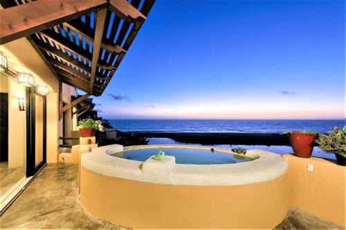Todos Santos Villa | Unforgettable Retreat with Pool & Ocean Views at Casa Bella