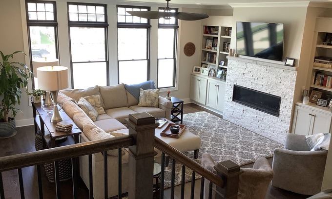 South Bend House | Modern Retreat on ND Ave: Family & Pet Friendly Stay