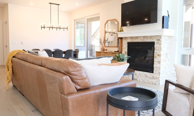 Lakeside Village Condo | Exceptional Keystone Condo with Scenic Mountain Views