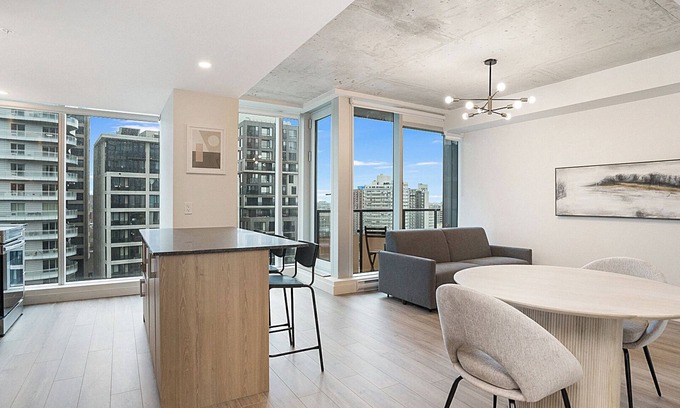 Milton Park Apartment | Modern Unit in Central Montreal with Pool and Spa Access