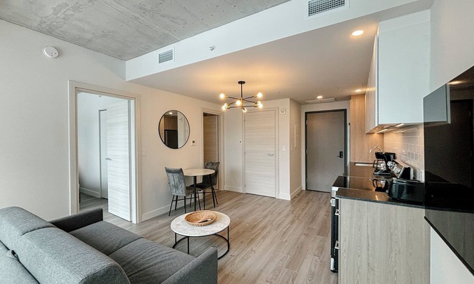 Milton Park Apartment | Stylish Unit in Heart of MTL with Pool and Spa Access