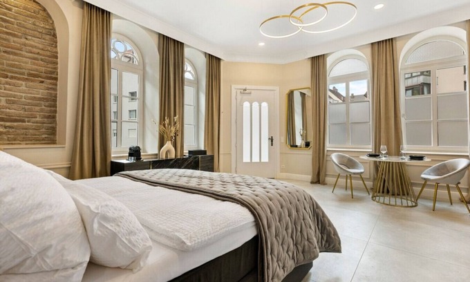 Innenstadt Apartment | NEW Luxus Suite Kingbed Netflix Center