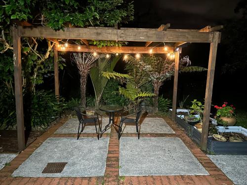 Auckland Apartment | Guest Rated 10/10: New Lynn Self-Contained Unit Near Golf