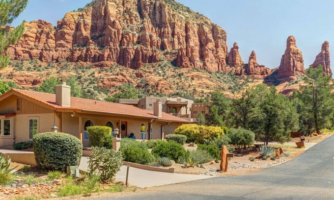 Sedona House | Unforgettable Views & Hiking Near a Modern Guest Suite