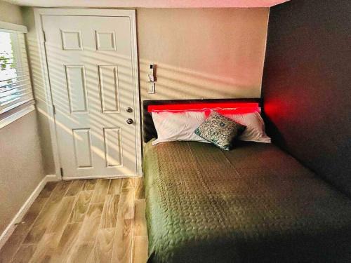 Gardendale Apartment | Pet-Friendly New Midtown Studio with Full Kitchen, 4-Star Stay