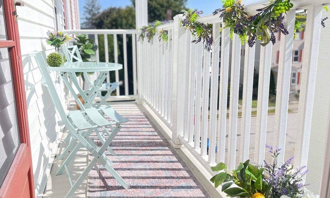 Rimmon Heights Apartment | Convenient Location Near Downtown with Garage & Breakfast