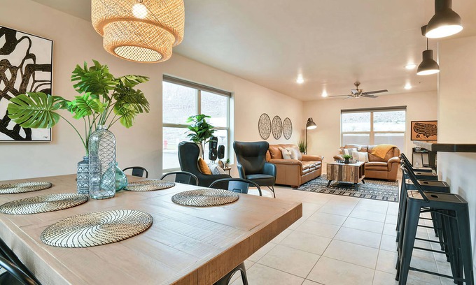 Moab South Valley House | Modern Moab Townhome with Pool, Hot Tub & Ocean Views