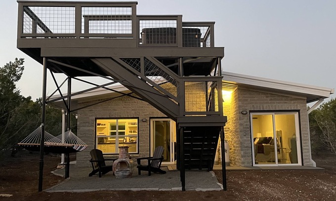 Blanco House | Modern Container Retreat with Hot Tub & Wine Tasting Nearby