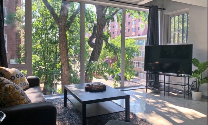 Winnipeg Condo | Modern 2BR Condo in Osborne Village - Guest Rated 10/10