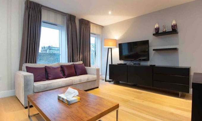 Fulham Broadway Condo | Modern 2-Bedroom Flat in Fulham with Family-Friendly Amenities