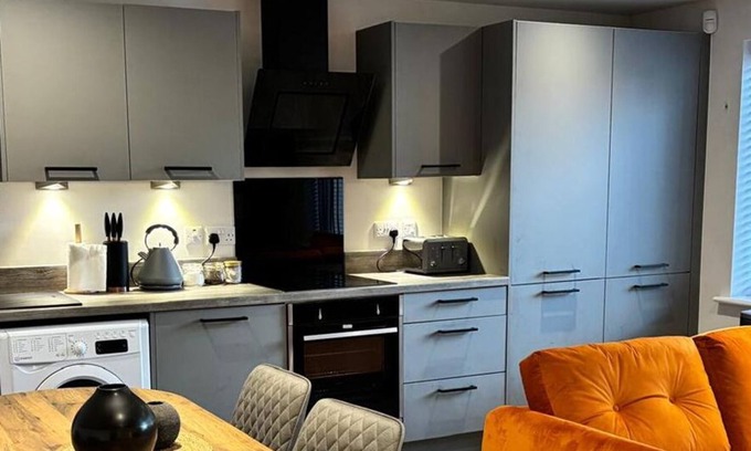 Holbeck Apartment | New Modern 2 bed Apartment - Holbeck Leeds - FREE GATED PARKING