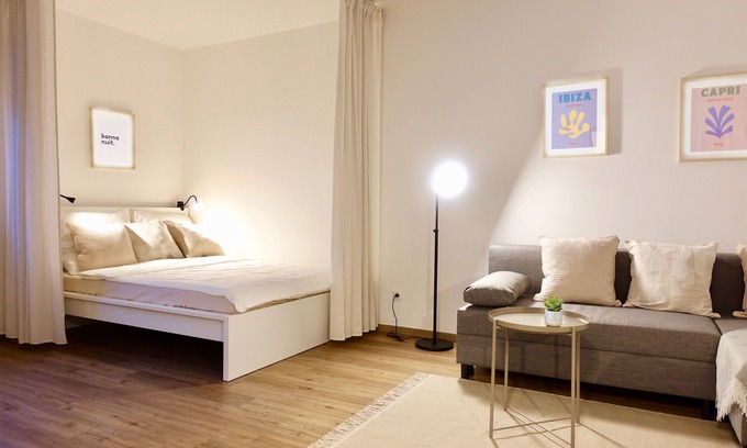 Moselweiss Apartment | Modern Apartment Near City with Parking & Guest Rating 9.6