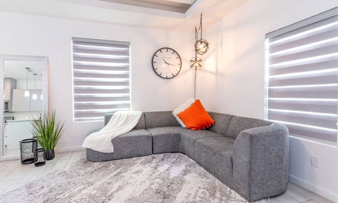 McAllen House | Modern 2BR Apartment Near Mall with Spa & Breakfast