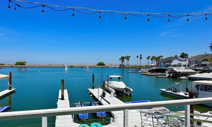 Discovery Bay House | NEW + MODERN Delta Family Oasis-Across from boat launch, 5 mins to fast water!