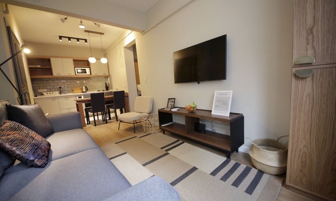 Harbiye Apartment | Modern Flat by Taksim Square with Hot Tub & Spa Access