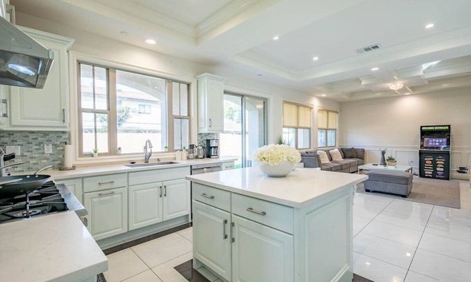 Rosemead House | Perfect Family Retreat in Rosemead with Spa & Pet Amenities