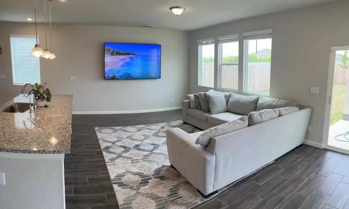 West Lake Stevens Villa | Modern Home Near SEAWORLD - Perfect for Families!