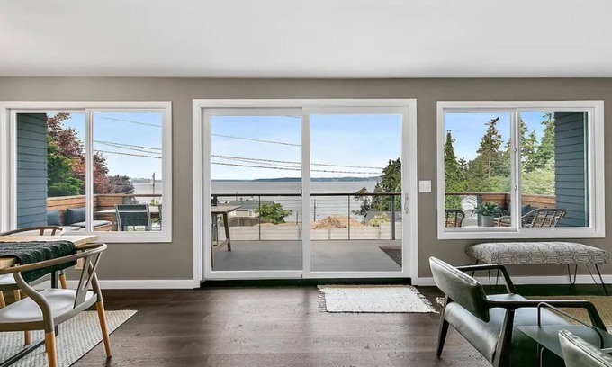 Des Moines House | Modern Home with Ocean Views & Hot Tub | Guest Rated 10/10