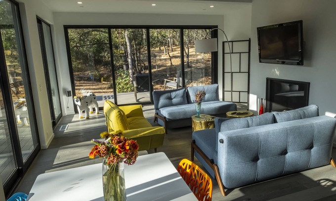 Kenwood House | New Modern House in Sonoma Valley with Pool & Spa