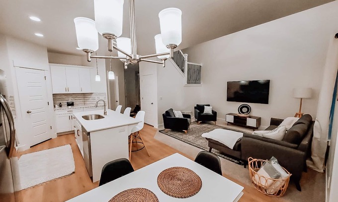 Lehi House | Modern Townhome in Silicon Slopes - Guest Rated 10/10