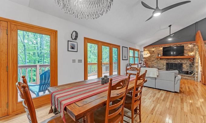 Old Timberline House | NEW! Modern Mountain Retreat Near Dolly Sods & Skiing