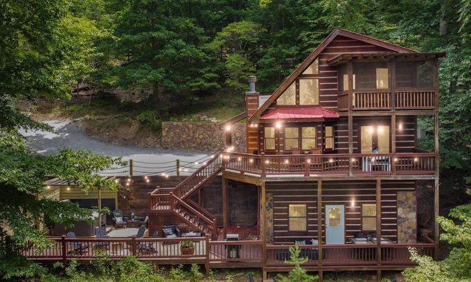 Morganton Cabin | Modern Rustic Cabin with Hot Tub & Amazing Views – Pet Friendly