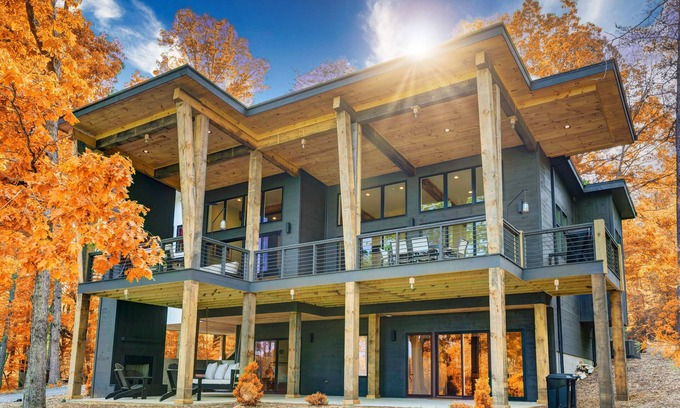 Mineral Bluff Cabin | Modern Rustic Retreat Near Blue Ridge with Hot Tub & Spa