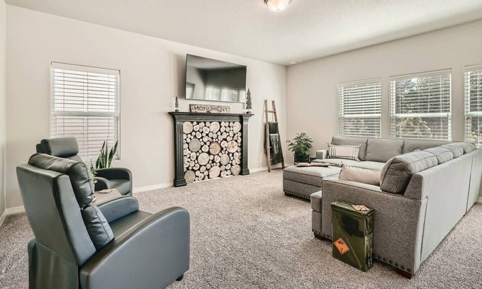 Woodmoor House | Relaxing Mountain Retreat Near Air Force Base with Spa & Pool
