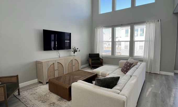 Springville House | Inviting Mountain Views with Family-Friendly Amenities
