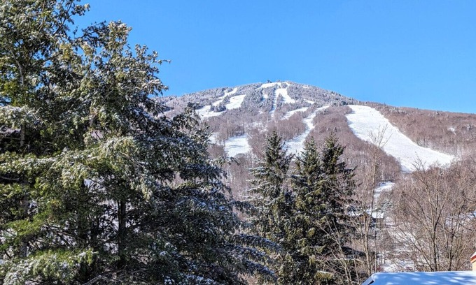 West Dover House | New Mt Snow Condo: Walk to Lifts with Pool & Hot Tub