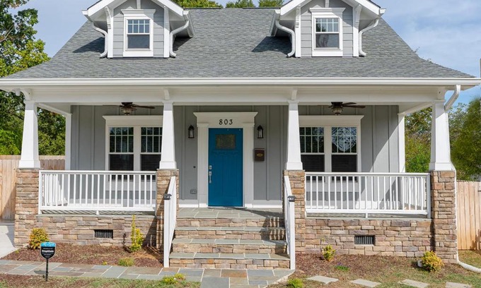 Durham House | Explore Our Newly Renovated Downtown Home - Guest Rated 10/10