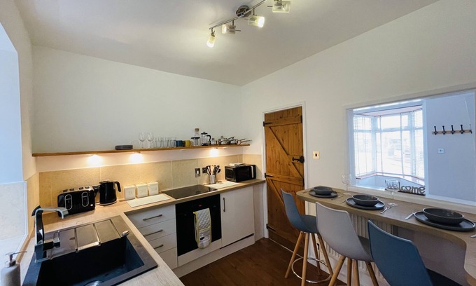 Exeter House | Exceptional New North House - Family-Friendly Retreat