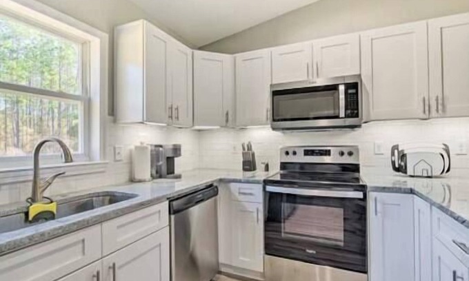 Ocala House | Pet-Friendly Ocala Getaway with Fenced Yard & Kitchen