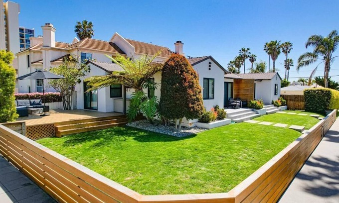 North Pacific Beach Condo | Pet-Friendly Oceanview Retreat with Dining & Pool Access