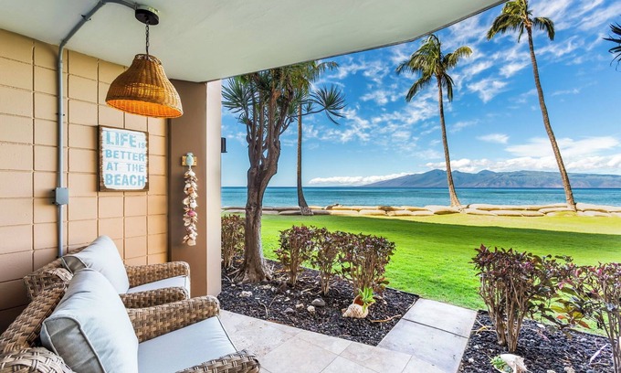 Kahana Apartment | Beachfront Coconut Breeze Studio with Ocean View & Amenities