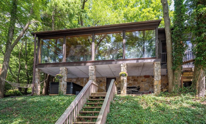 McHenry House | New! Off The Hook: Lakefront, Hot Tub, Fire Pit, Dock!