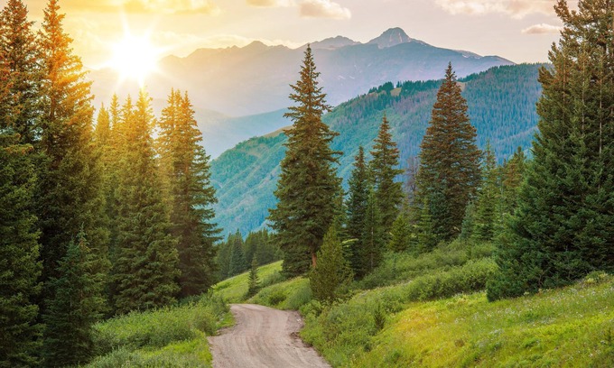 Eagle House | New! On Eagle River| Walk to Downtown| Skiing Less Than 30 Minutes Away