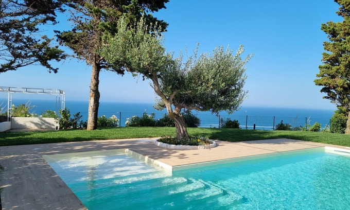 Torino di Sangro Villa | New on the Trabocchi Coast, villa with pool facing the sea.