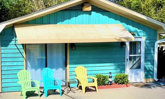 Surfside Beach Cottage | Cozy 1-Bedroom Cottage with Ocean View & Pet-Friendly Amenities