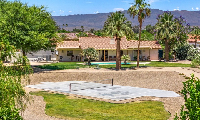 Palm Desert House | New Palm Desert Oasis! Pickleball, Putting Green, Bocce Ball, Pool & Jacuzzi!