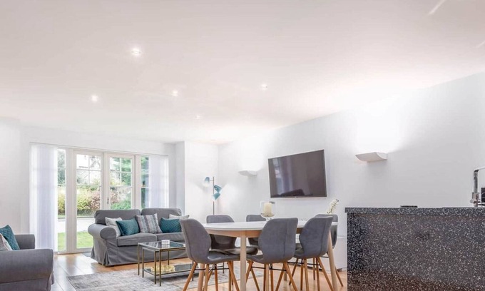 St. Andrews Apartment | Premier New Park Place Apartment with Parking & Amenities