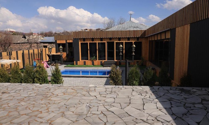 Oshakan House | New Parpi Guest House