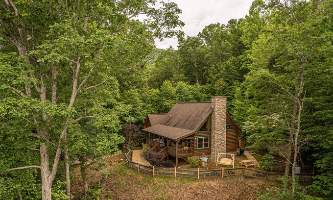 Robbinsville Cabin | New Pet Friendly Serene Smoky Mountain Cabin W/Hot Tub, Fire-Pit & Amazing Views
