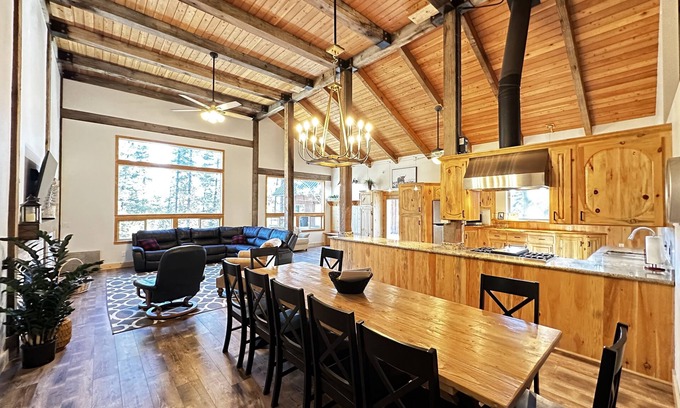 Garden Valley Cabin | Discover Pineview Lodge: Access to Private Hot Springs