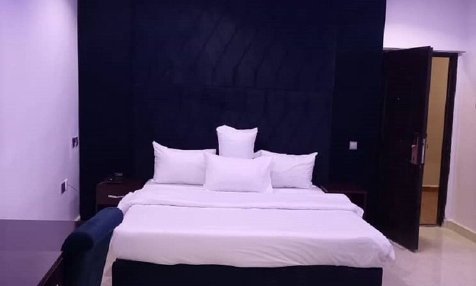 Uyo Hotel | Inviting New Point Hotel and Suites with Family-Friendly Amenities